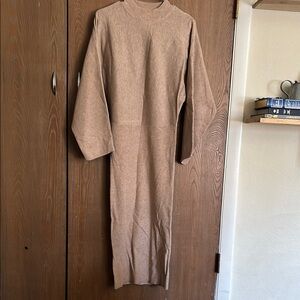 NWT Mango body con dress